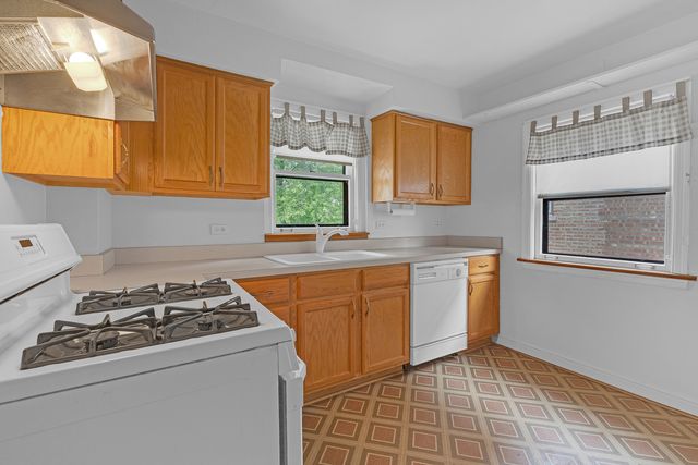 9932 S Maplewood Avenue, Chicago, IL 60655