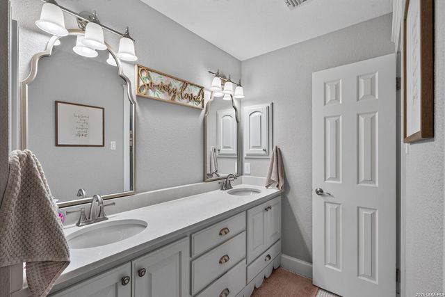 29607 FAIRWAY BLUFF DR, Boerne, TX 78015