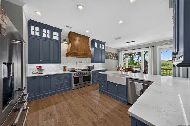 29607 FAIRWAY BLUFF DR, Boerne, TX 78015