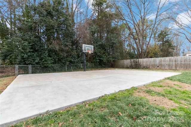 405 Hillcrest Drive, Huntersville, NC 28078