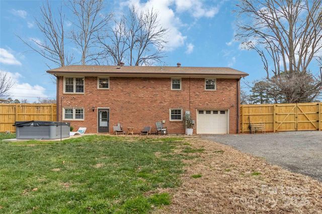 405 Hillcrest Drive, Huntersville, NC 28078