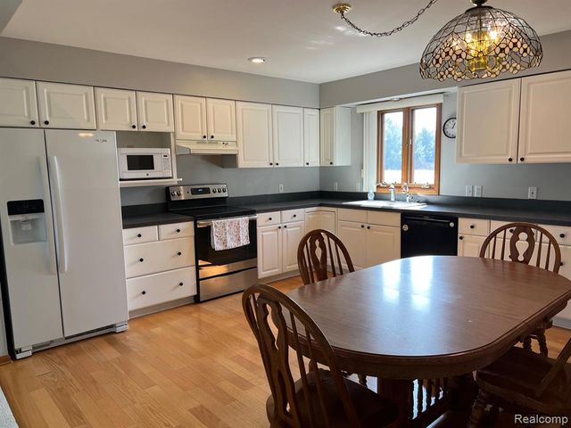 4198 Mcdowell Road, Lapeer, MI 48446