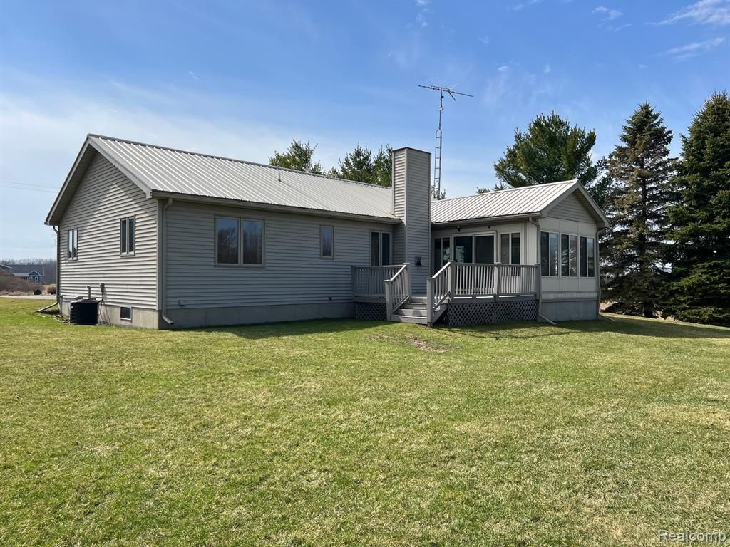 4198 Mcdowell Road, Lapeer, MI 48446