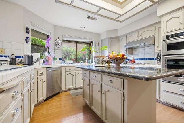 1123 E Cole Avenue, Fresno, CA 93720