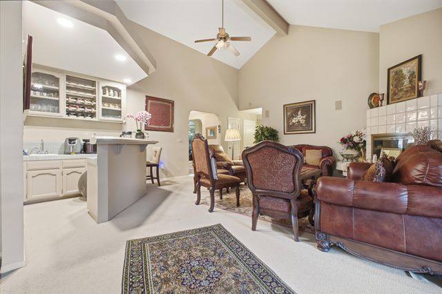 1123 E Cole Avenue, Fresno, CA 93720