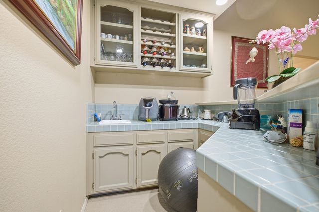 1123 E Cole Avenue, Fresno, CA 93720