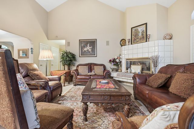 1123 E Cole Avenue, Fresno, CA 93720