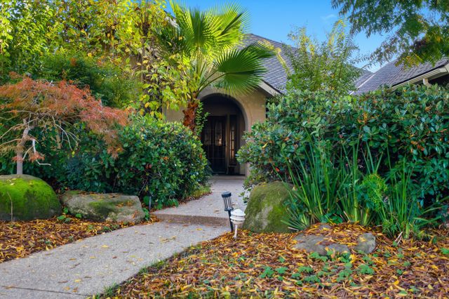 1123 E Cole Avenue, Fresno, CA 93720