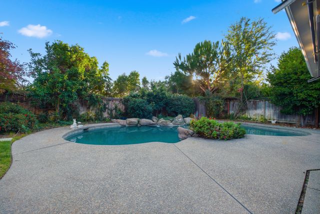 1123 E Cole Avenue, Fresno, CA 93720