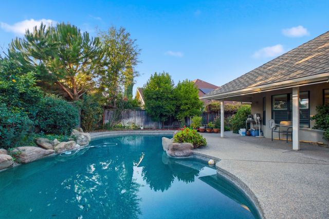 1123 E Cole Avenue, Fresno, CA 93720