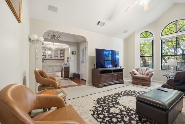 1123 E Cole Avenue, Fresno, CA 93720