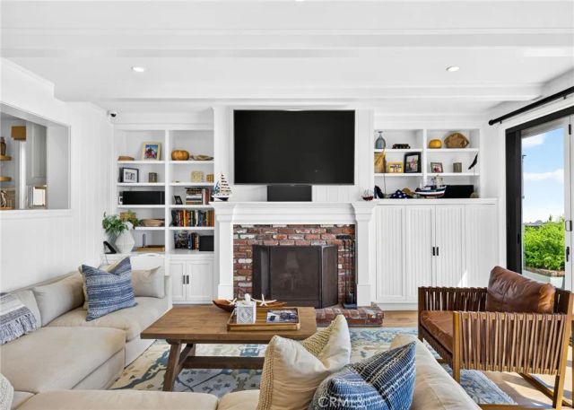 1228 W Oceanfront, Newport Beach, CA 92661