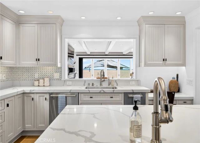 1228 W Oceanfront, Newport Beach, CA 92661