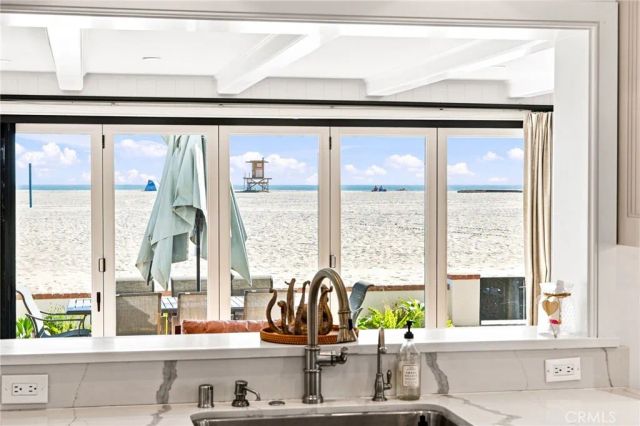 1228 W Oceanfront, Newport Beach, CA 92661