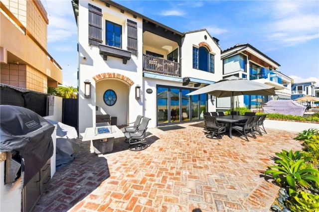 1228 W Oceanfront, Newport Beach, CA 92661
