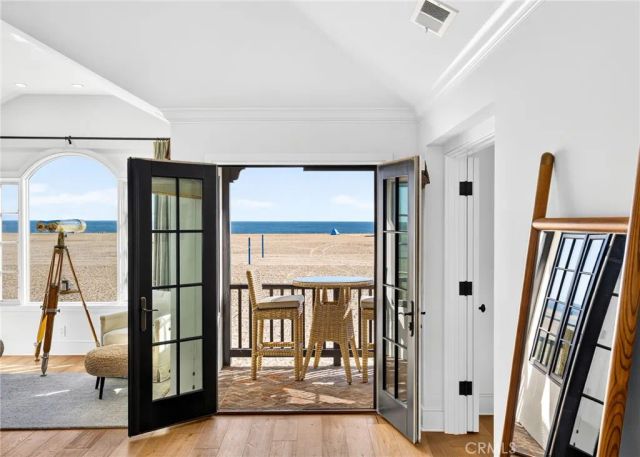 1228 W Oceanfront, Newport Beach, CA 92661