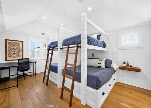1228 W Oceanfront, Newport Beach, CA 92661