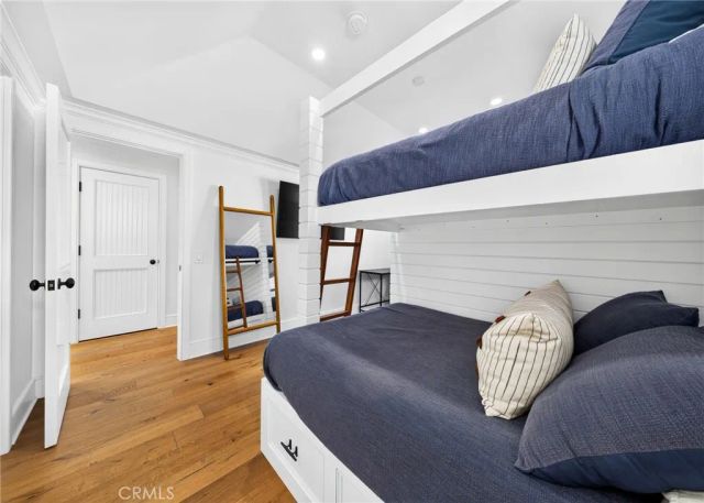 1228 W Oceanfront, Newport Beach, CA 92661
