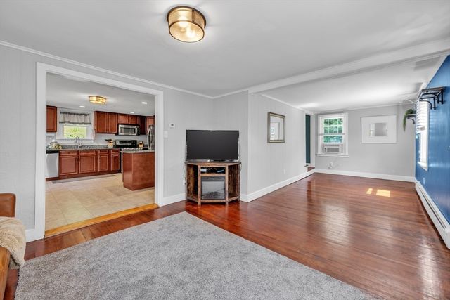 6 Belanger Ave, Sturbridge, MA 01566