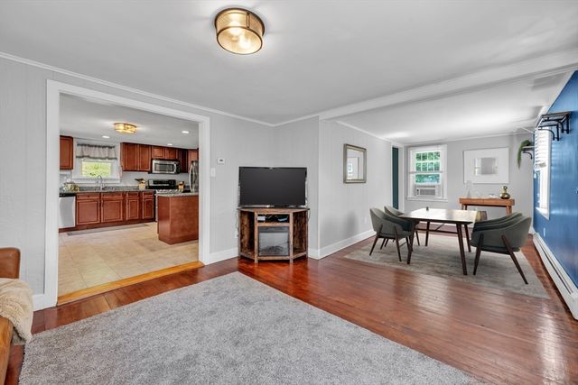 6 Belanger Ave, Sturbridge, MA 01566