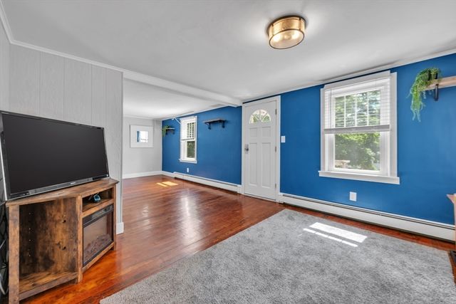 6 Belanger Ave, Sturbridge, MA 01566