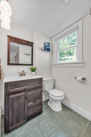 6 Belanger Ave, Sturbridge, MA 01566