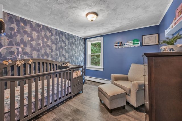 6 Belanger Ave, Sturbridge, MA 01566