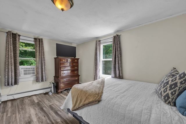 6 Belanger Ave, Sturbridge, MA 01566