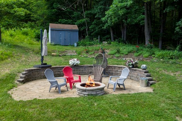 6 Belanger Ave, Sturbridge, MA 01566