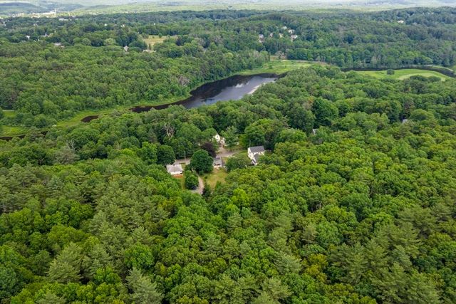 6 Belanger Ave, Sturbridge, MA 01566