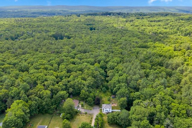 6 Belanger Ave, Sturbridge, MA 01566