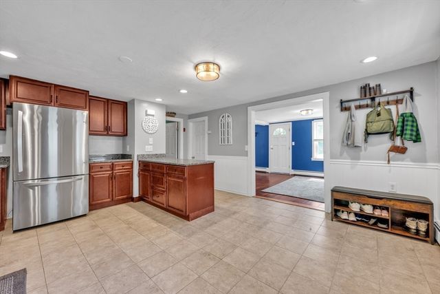 6 Belanger Ave, Sturbridge, MA 01566