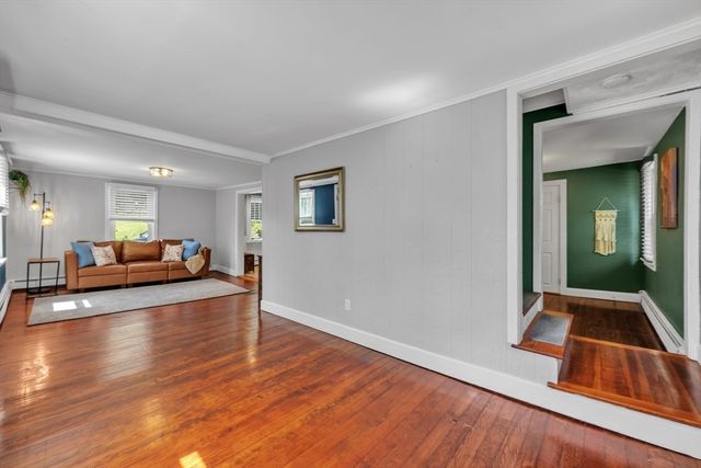 6 Belanger Ave, Sturbridge, MA 01566