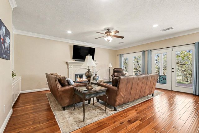 101 Lakeview Circle, Friendswood, TX 77546