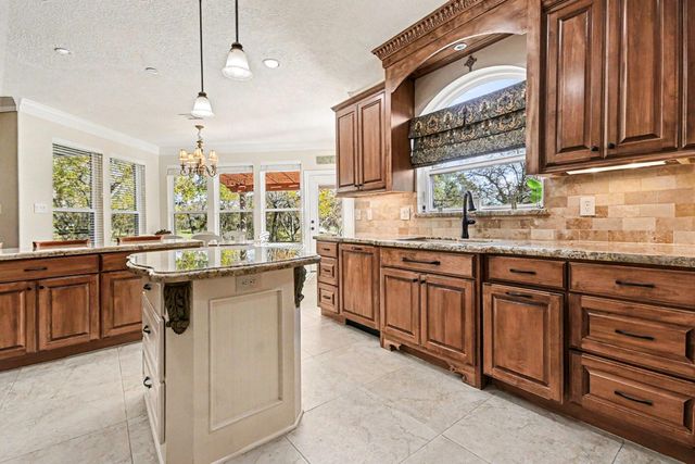 101 Lakeview Circle, Friendswood, TX 77546