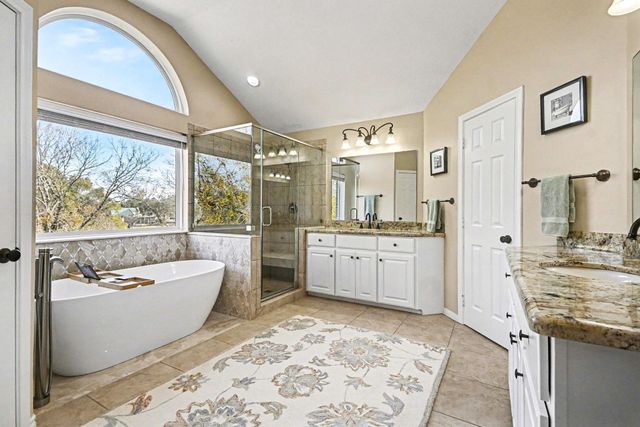 101 Lakeview Circle, Friendswood, TX 77546