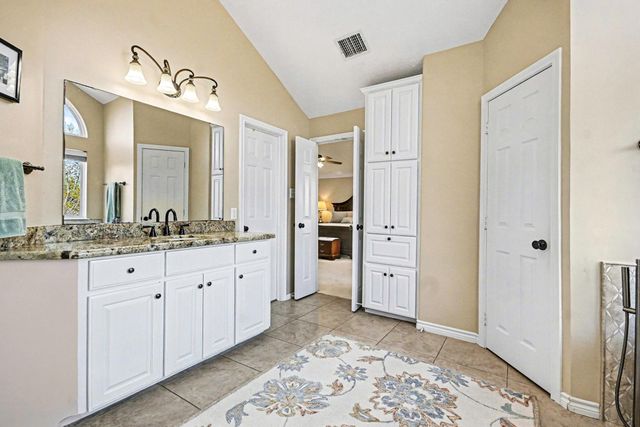 101 Lakeview Circle, Friendswood, TX 77546