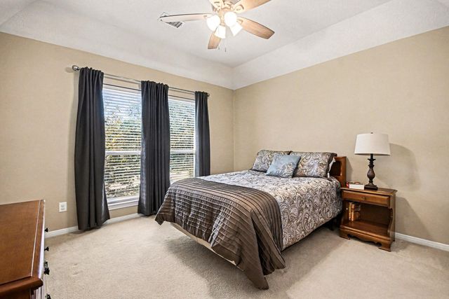 101 Lakeview Circle, Friendswood, TX 77546