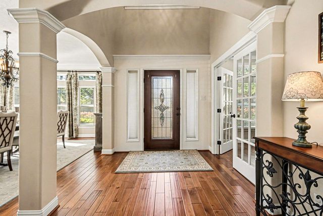 101 Lakeview Circle, Friendswood, TX 77546