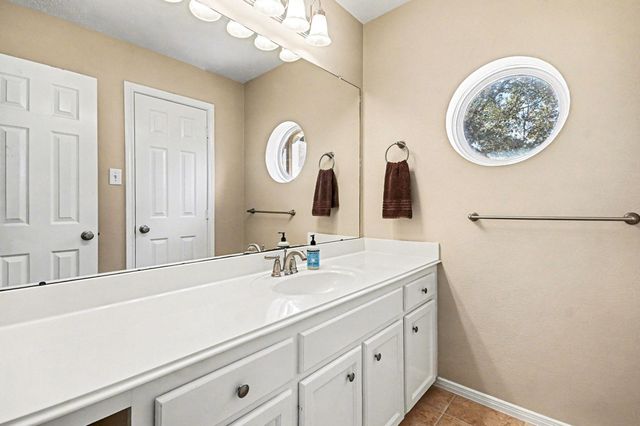 101 Lakeview Circle, Friendswood, TX 77546