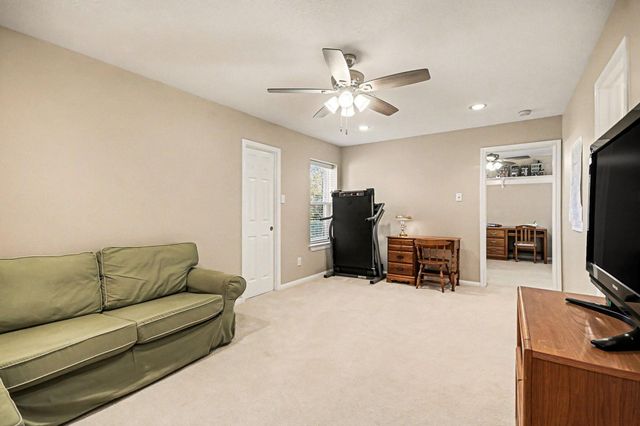 101 Lakeview Circle, Friendswood, TX 77546