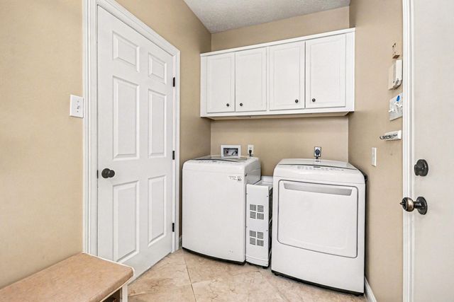 101 Lakeview Circle, Friendswood, TX 77546