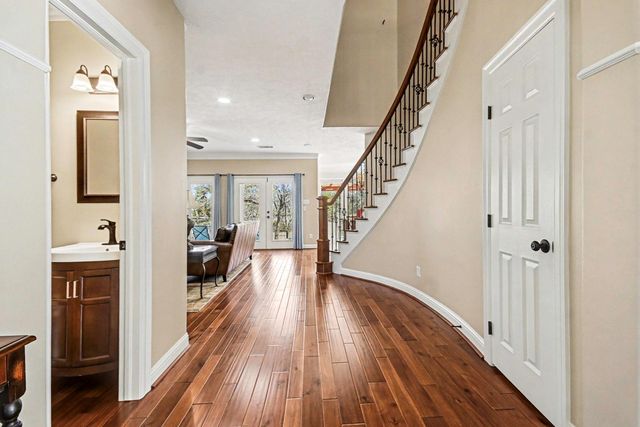 101 Lakeview Circle, Friendswood, TX 77546