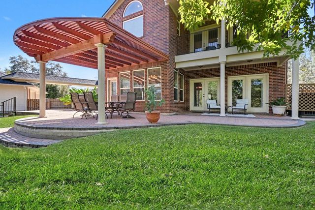 101 Lakeview Circle, Friendswood, TX 77546