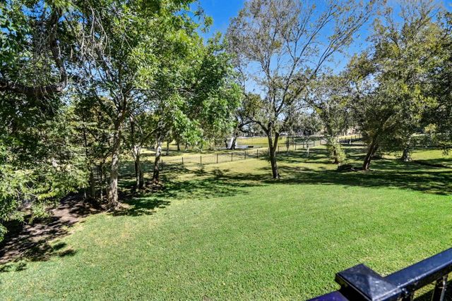 101 Lakeview Circle, Friendswood, TX 77546