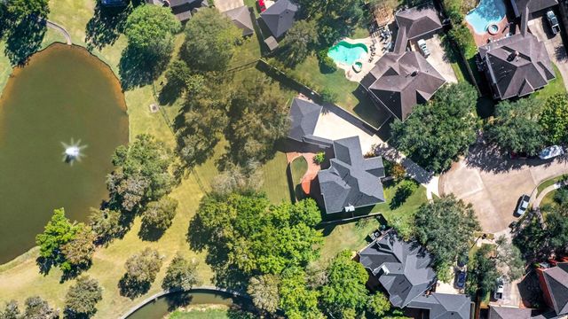 101 Lakeview Circle, Friendswood, TX 77546