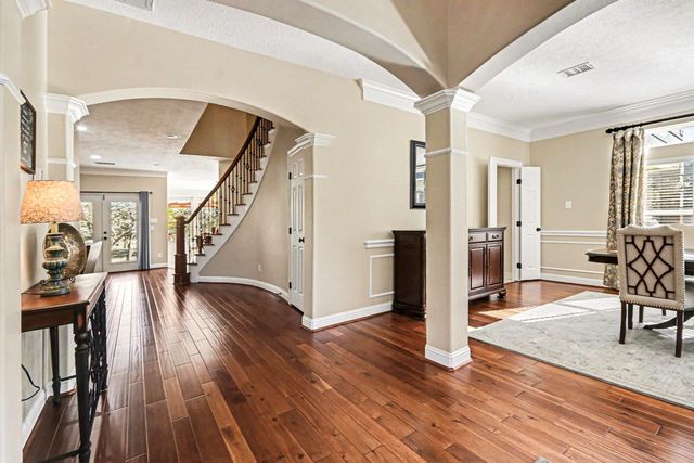 101 Lakeview Circle, Friendswood, TX 77546