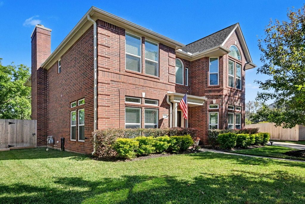 101 Lakeview Circle, Friendswood, TX 77546