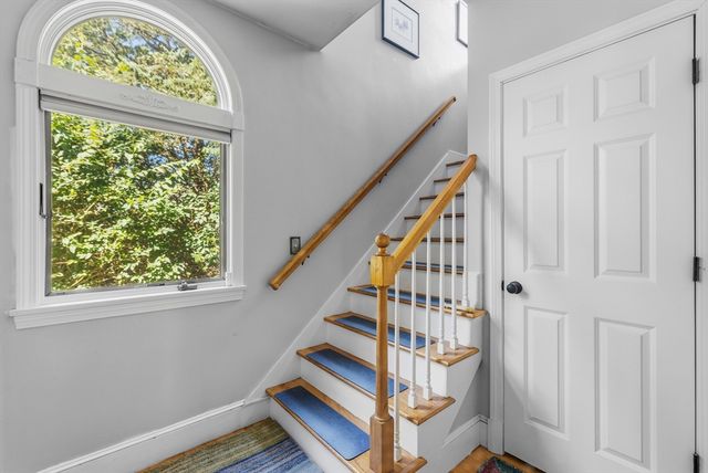 476 Sconticut Neck Rd, Fairhaven, MA 02719