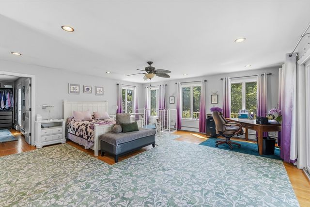 476 Sconticut Neck Rd, Fairhaven, MA 02719